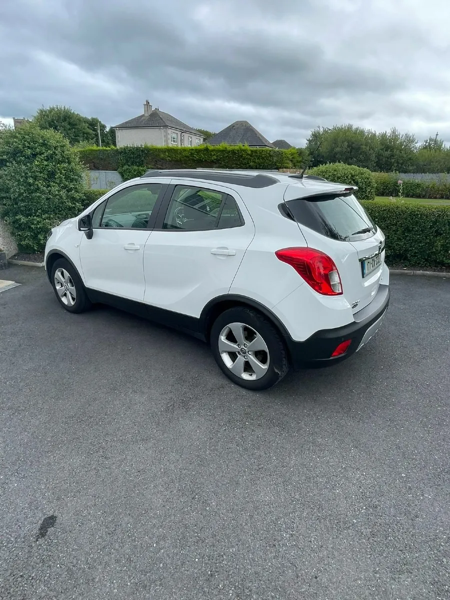 White Opel Mokka 2017 - Image 2