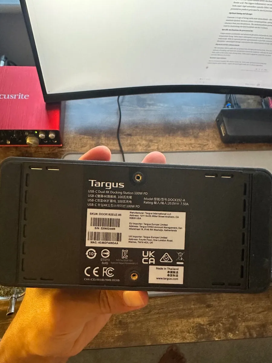 Like new! Docking station Targus two 4K 60fps 100W - Image 4