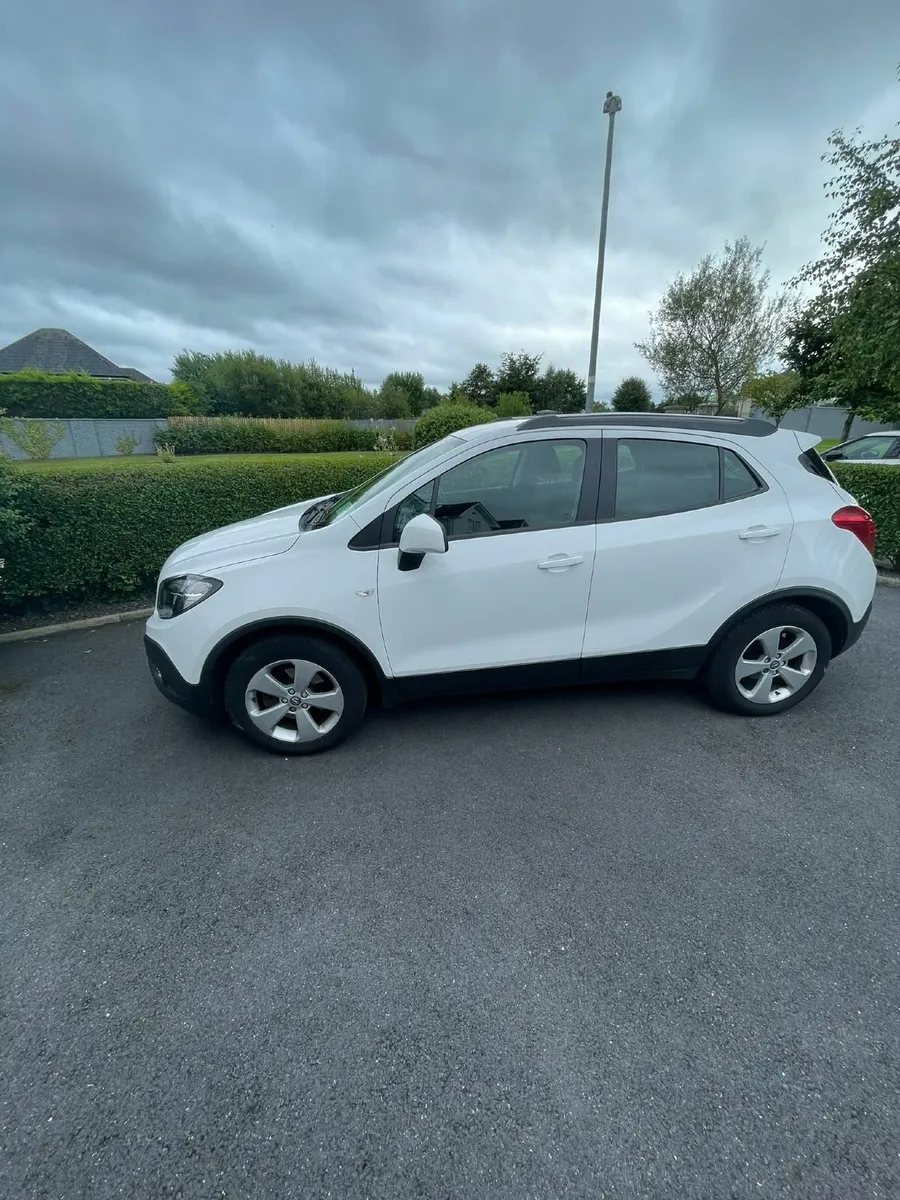 White Opel Mokka 2017 - Image 1