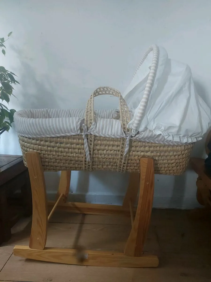 Baby elegance Moses basket with stand - Image 1