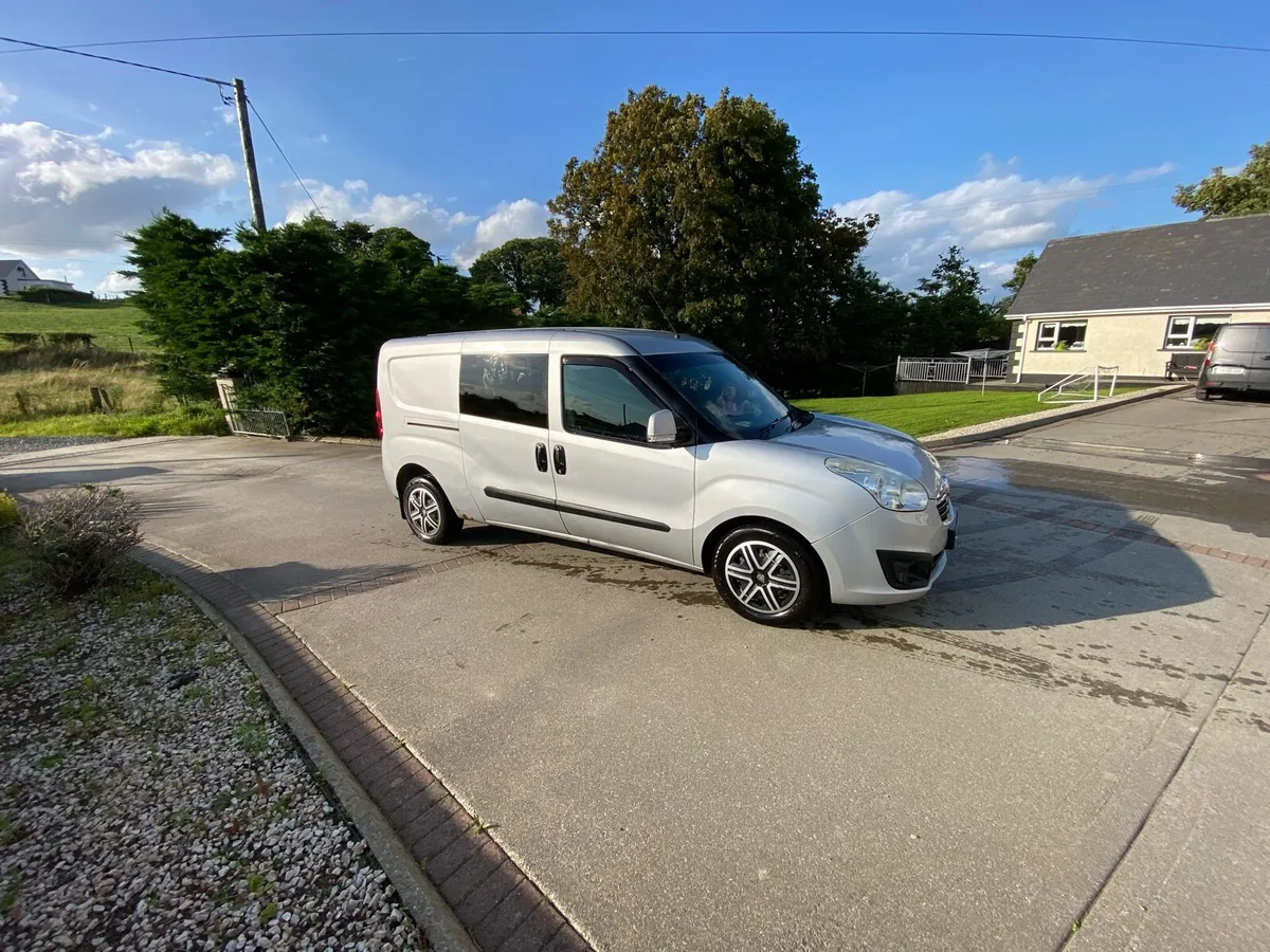 Crew van - Image 1