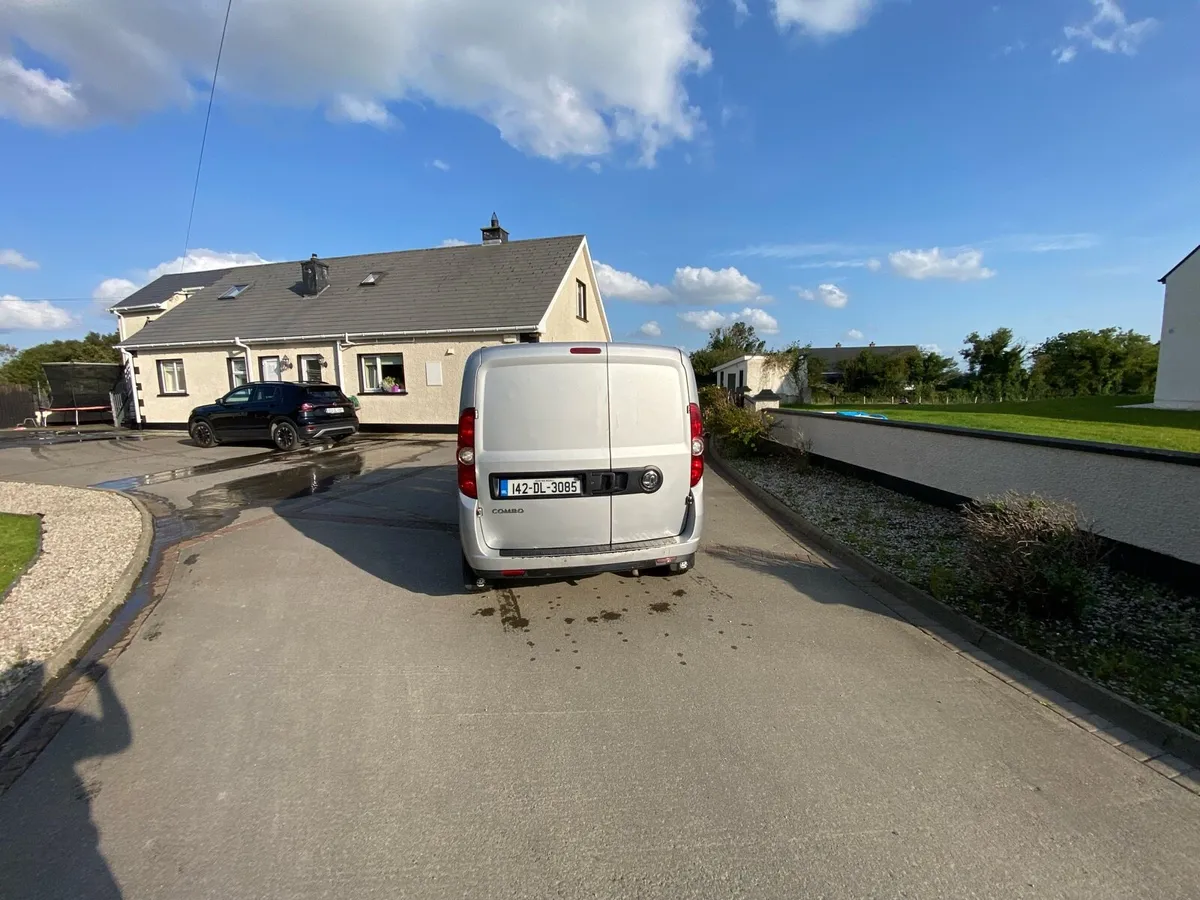 Crew van - Image 4