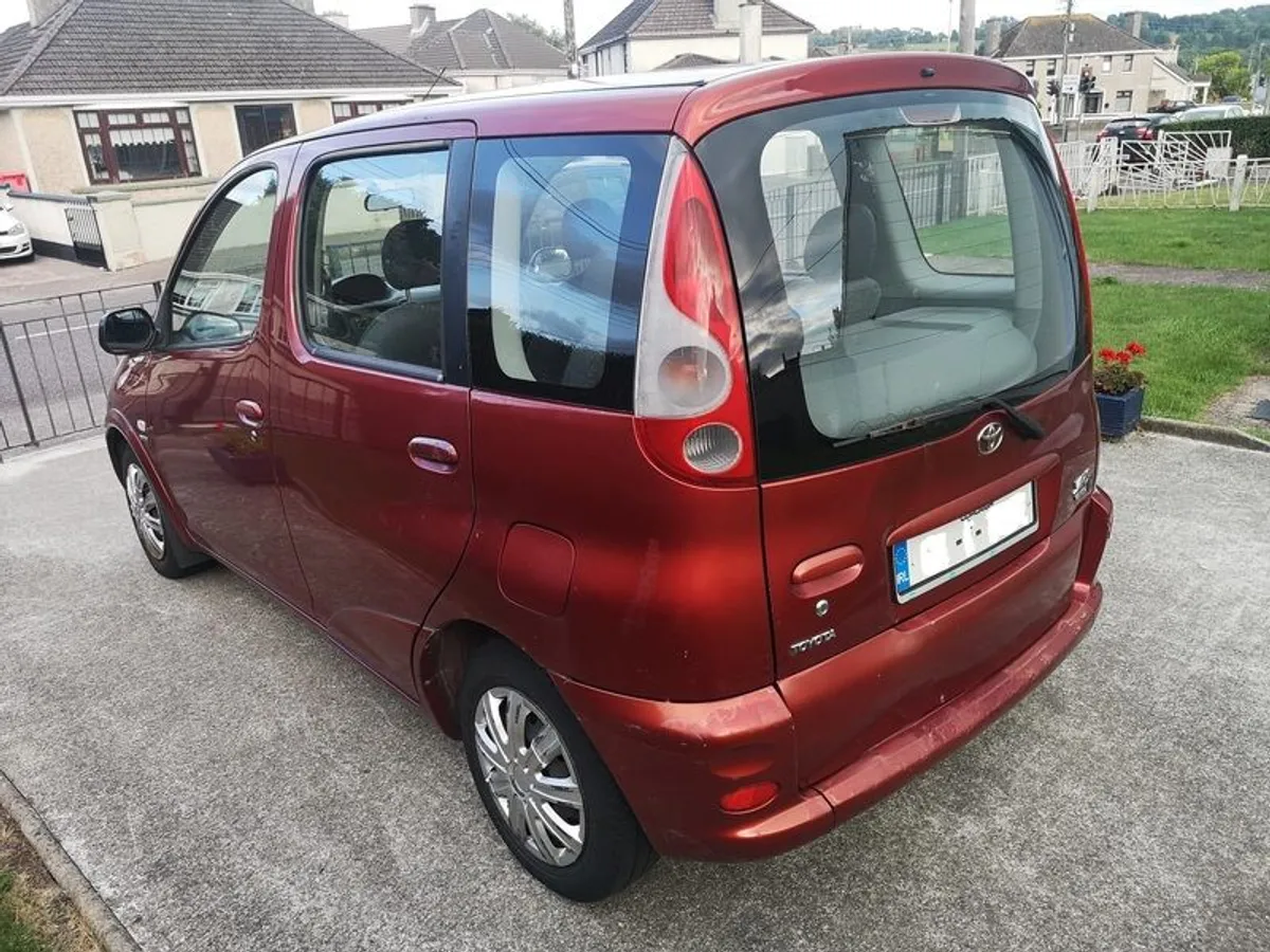 2002 Toyota Yaris Verso - Image 2