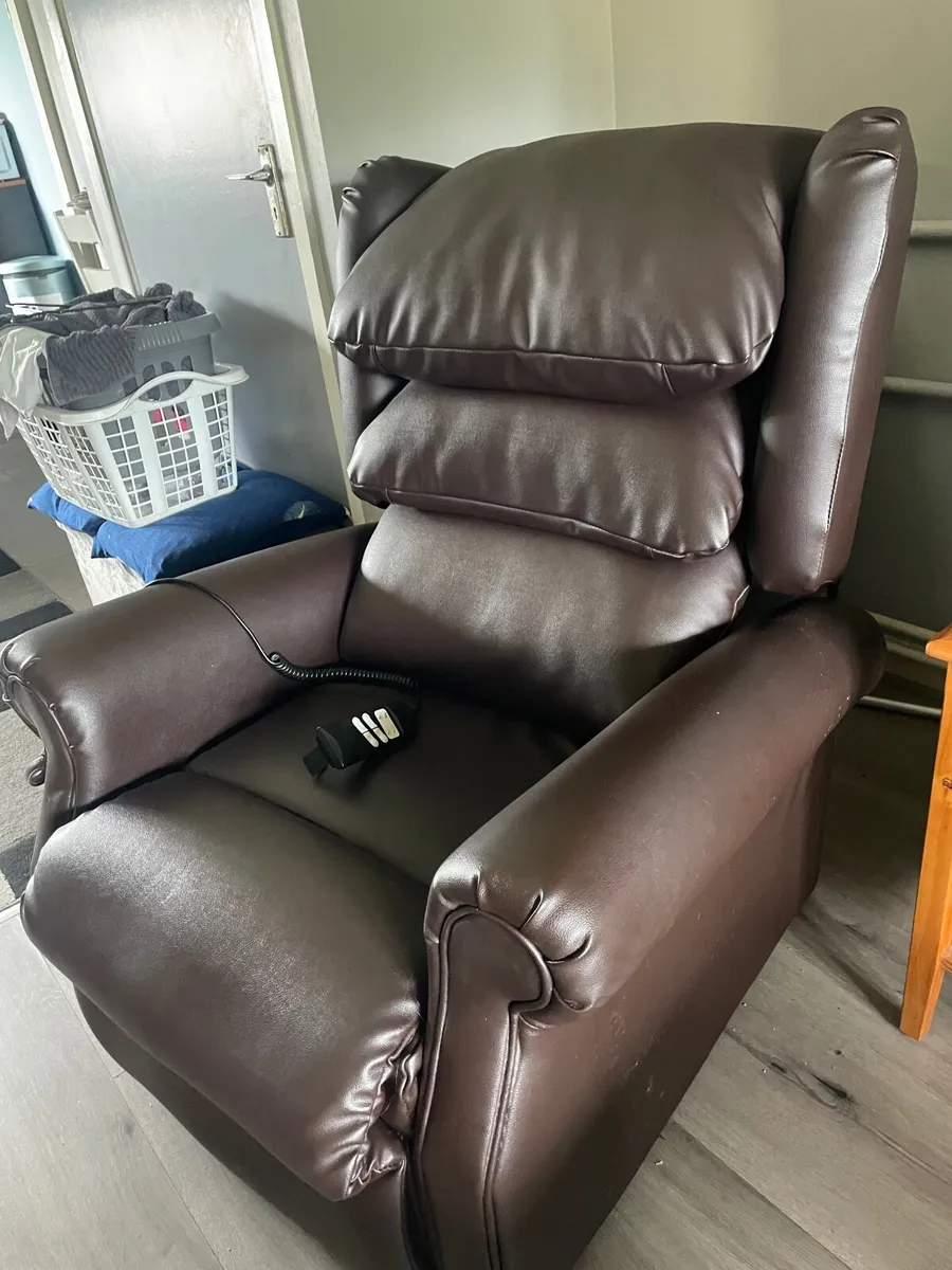 Electric chair - Image 1