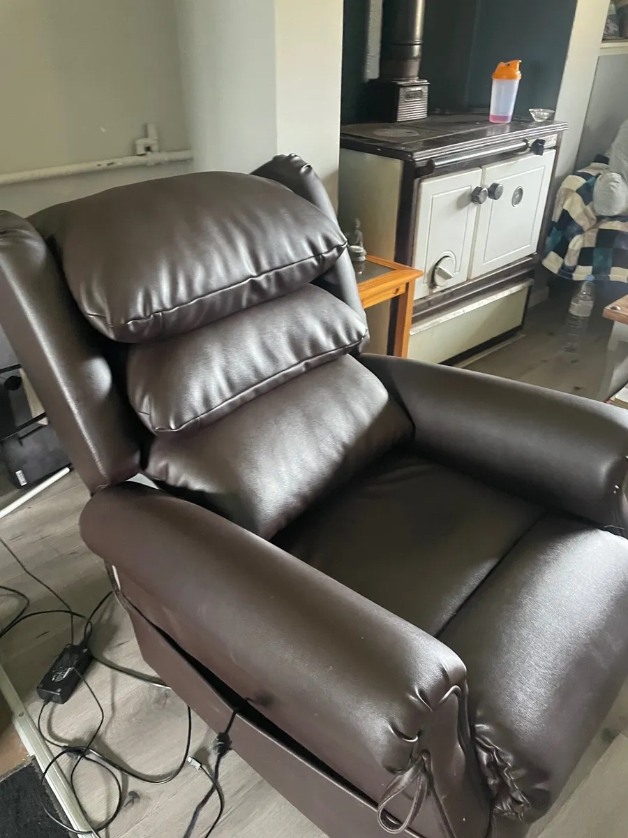 Electric chair - Image 2