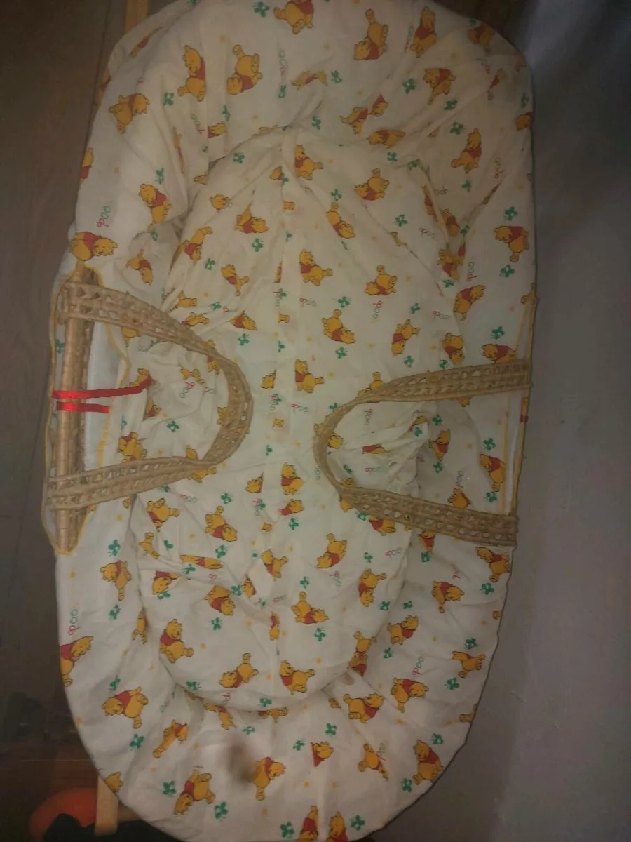 Moses basket with stand and mattress - Image 3