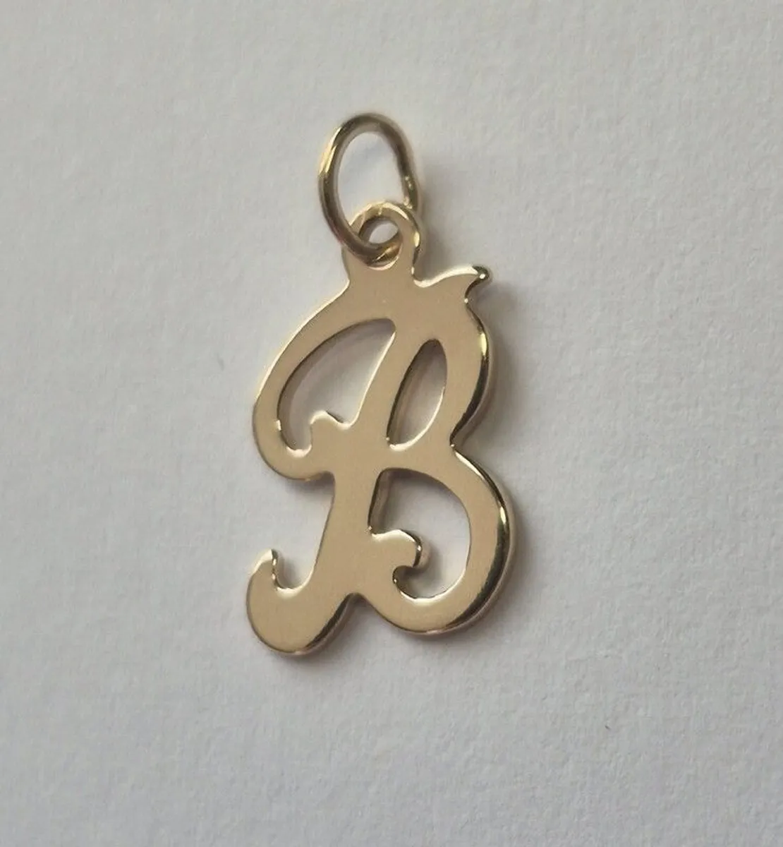 Solid 9ct Gold chain pendant letter B - Image 1