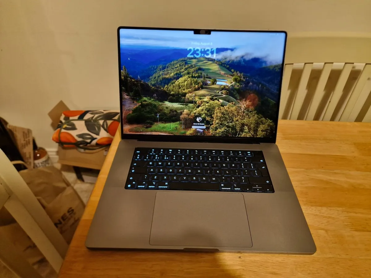 Apple Macbook Pro 16" M1 Pro (2021) - Image 1