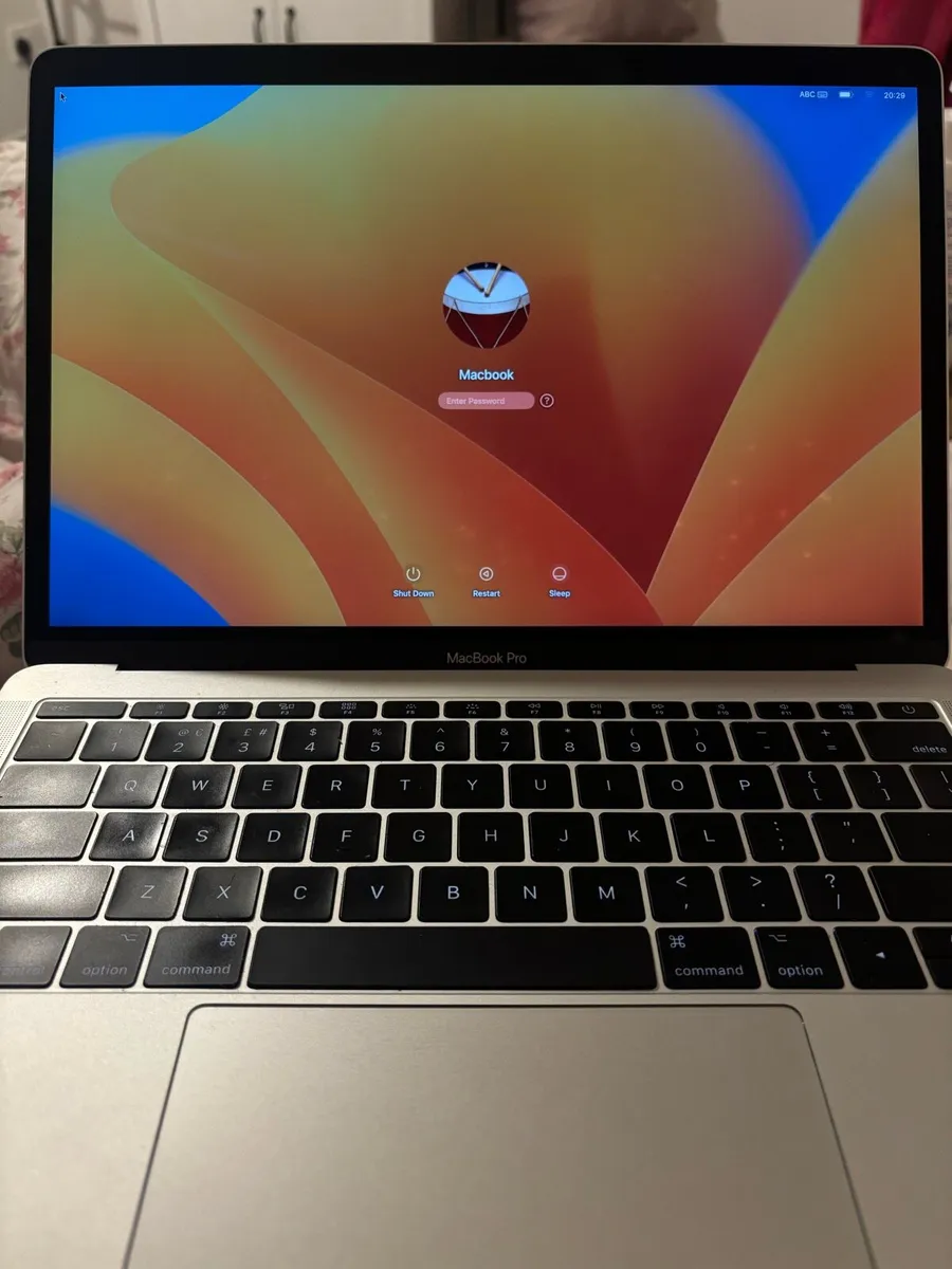 MacBook Pro 2017 - Image 3