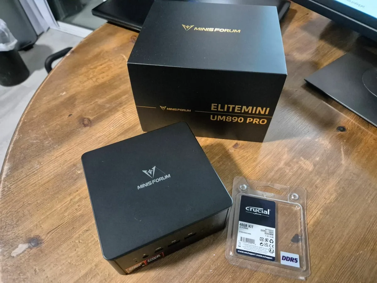 Minisforum UM890 Pro Mini PC 8945HS 48 GB Ram - Image 1