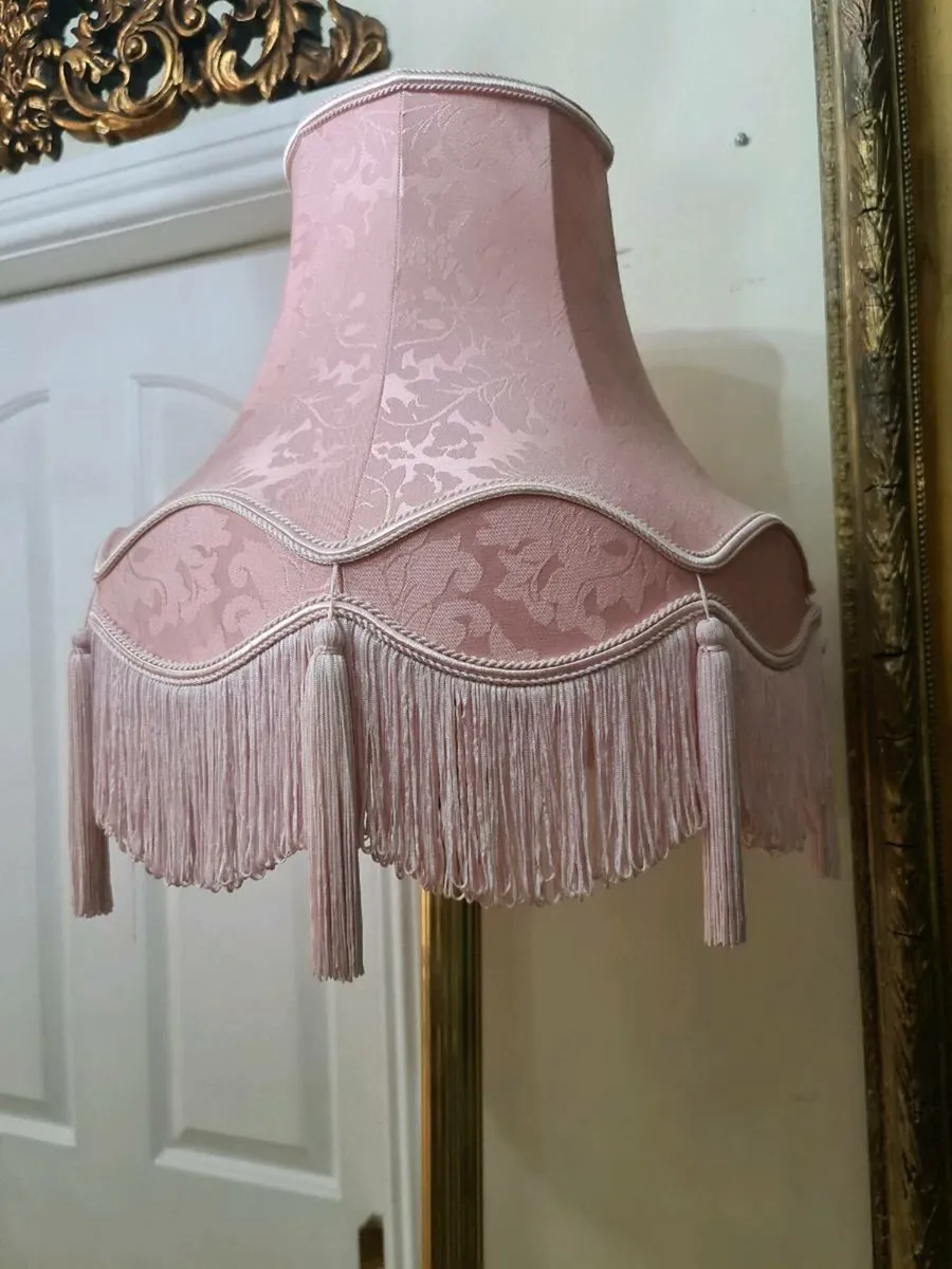 Tall Corinthian lamp - Image 3