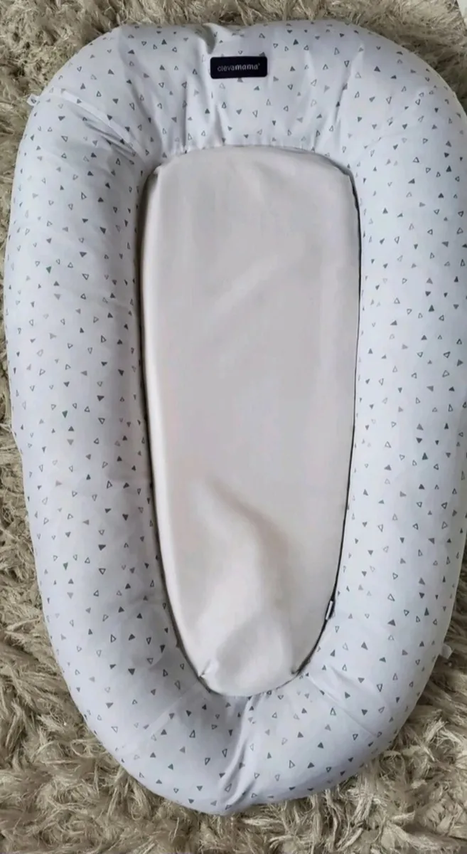 Baby pod and pillow - Image 1