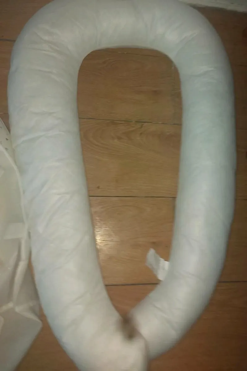 Clevamama nursery pillow and nest - Image 2