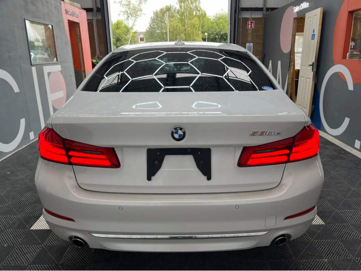 BMW 5-Series BMW 5 SERIES 530E LUXURY / 23k KMs / - Image 4