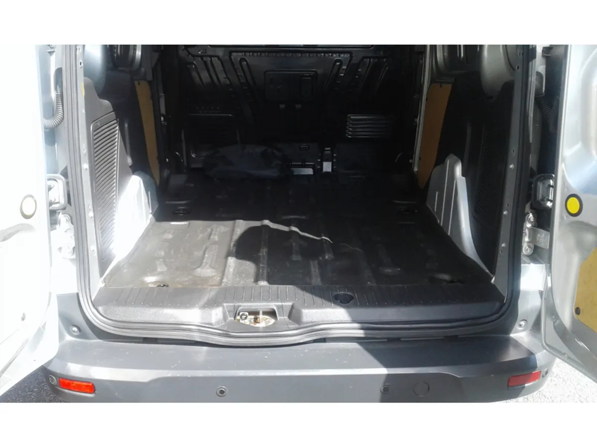 Ford Transit Connect 200 TREND 5DR 3 seater - Image 3