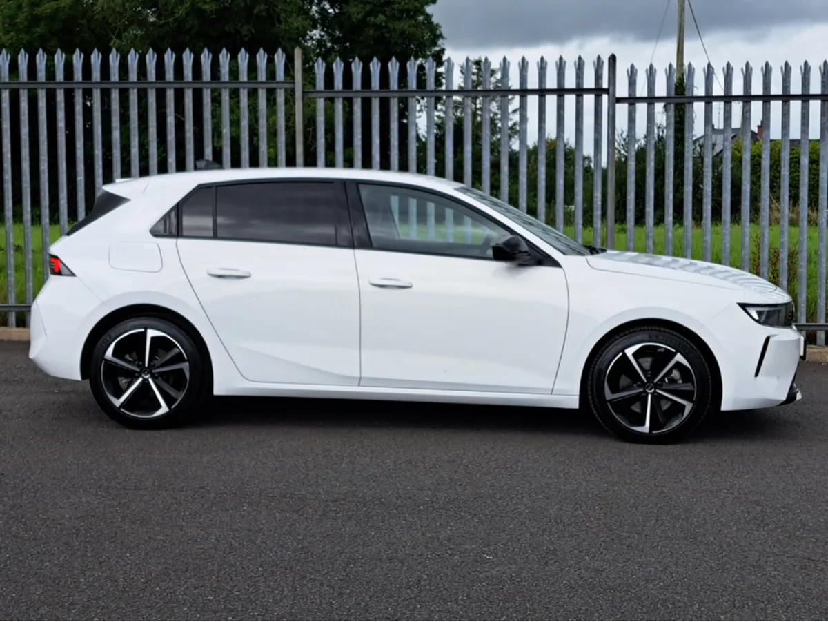 Opel Astra ELEGANCE 1.5TD 130BHP 8-SPEED AUTOMATIC - Image 3