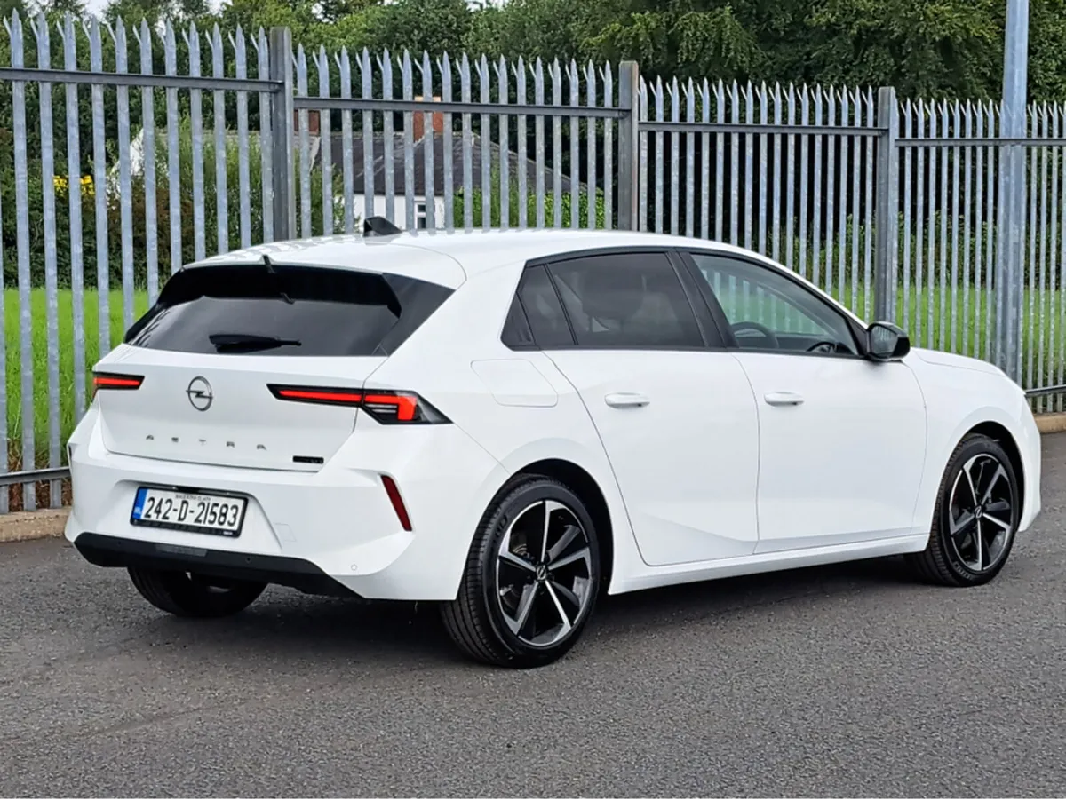 Opel Astra ELEGANCE 1.5TD 130BHP 8-SPEED AUTOMATIC - Image 4