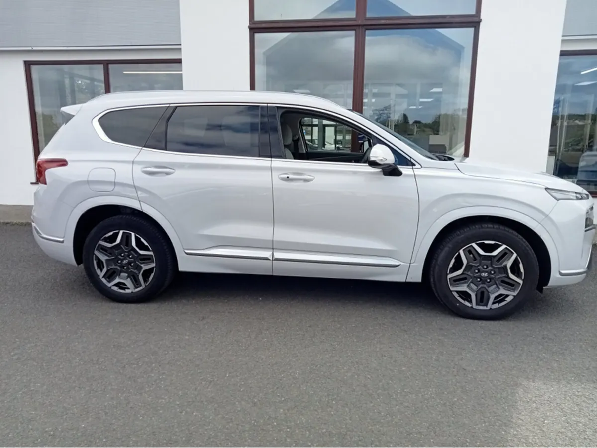 Hyundai Santa Fe PHEV 5DR AUTO - Image 3