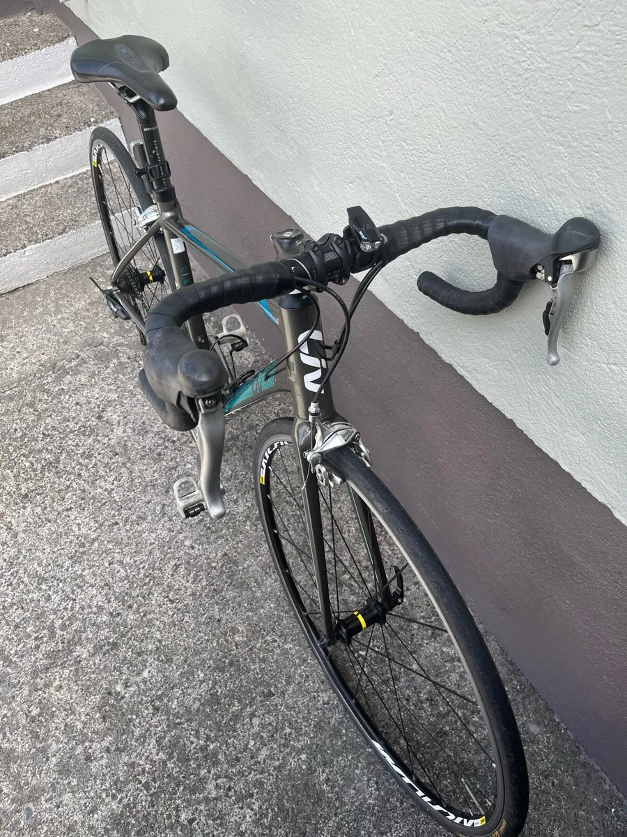 Giant Avail Women's Road bike. - Image 2