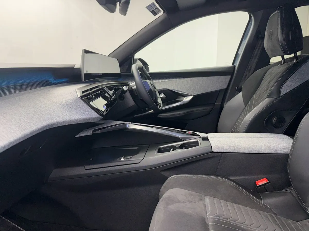 Peugeot 3008 1.2 Hybrid GT  upgraded Interior   1 - Image 4