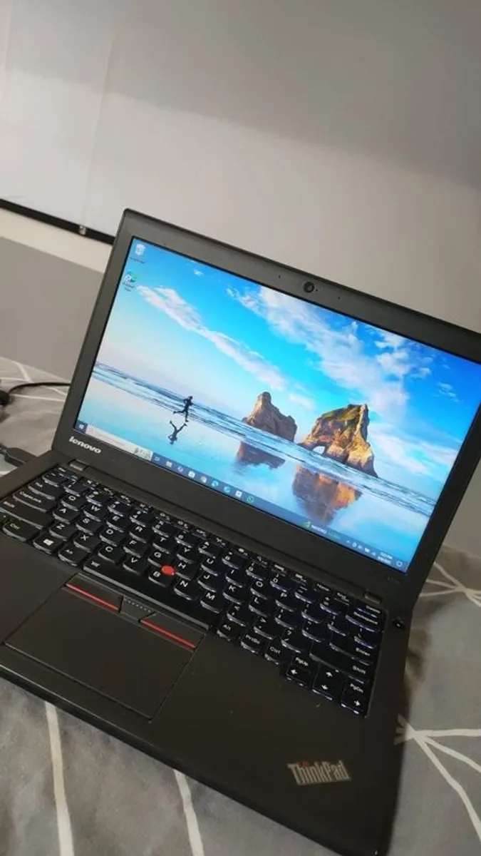 Lenovo Thinkpad X250 - Image 1