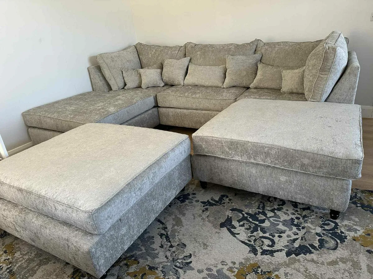U-shape Sofa with extra footstool - Image 4