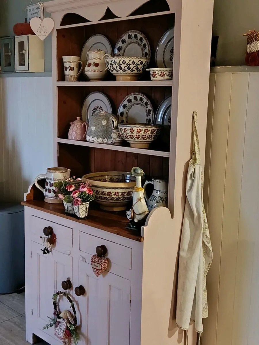 Solid kitchen dresser delivery arranged - Image 1