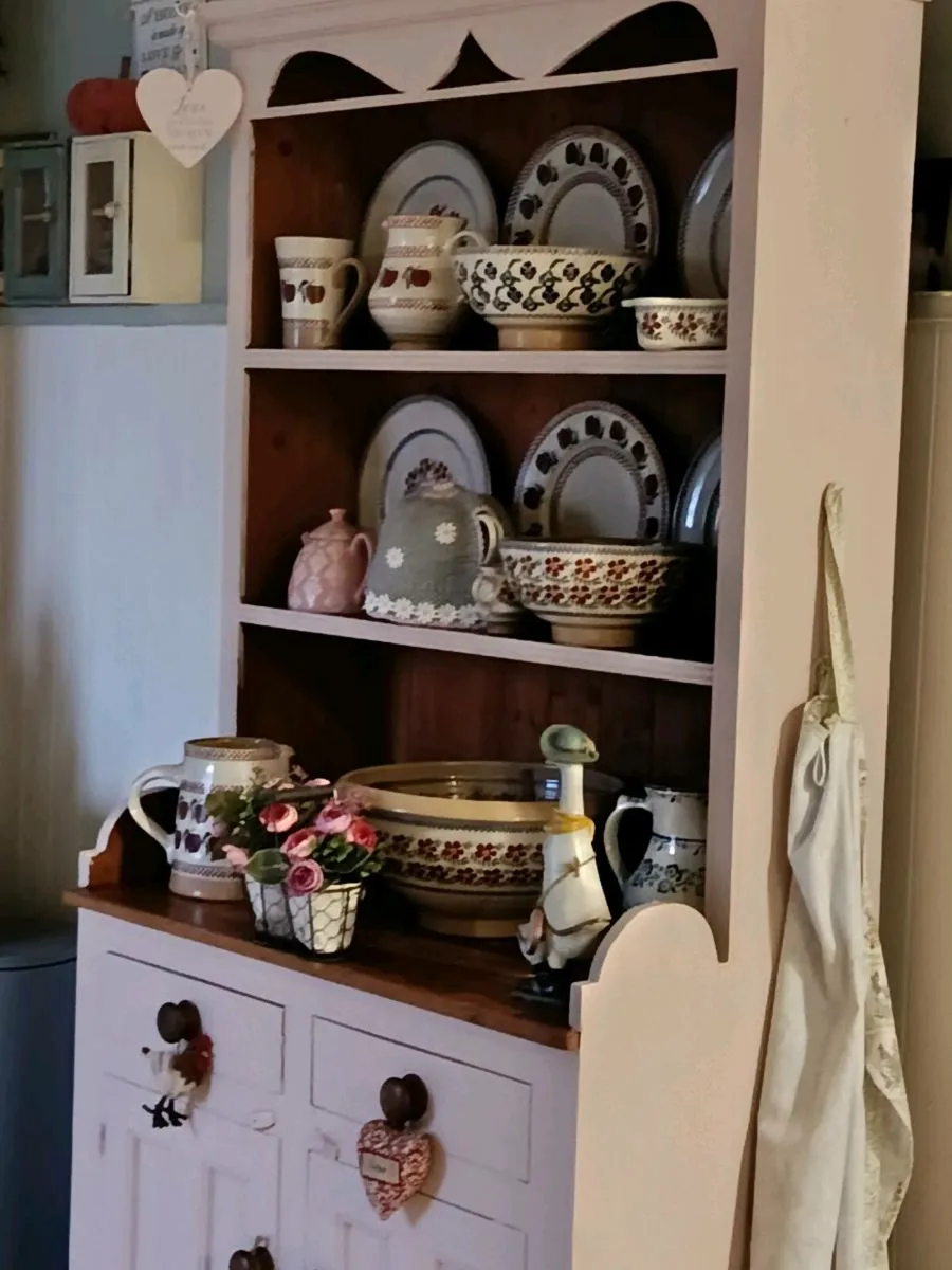 Solid kitchen dresser delivery arranged - Image 4