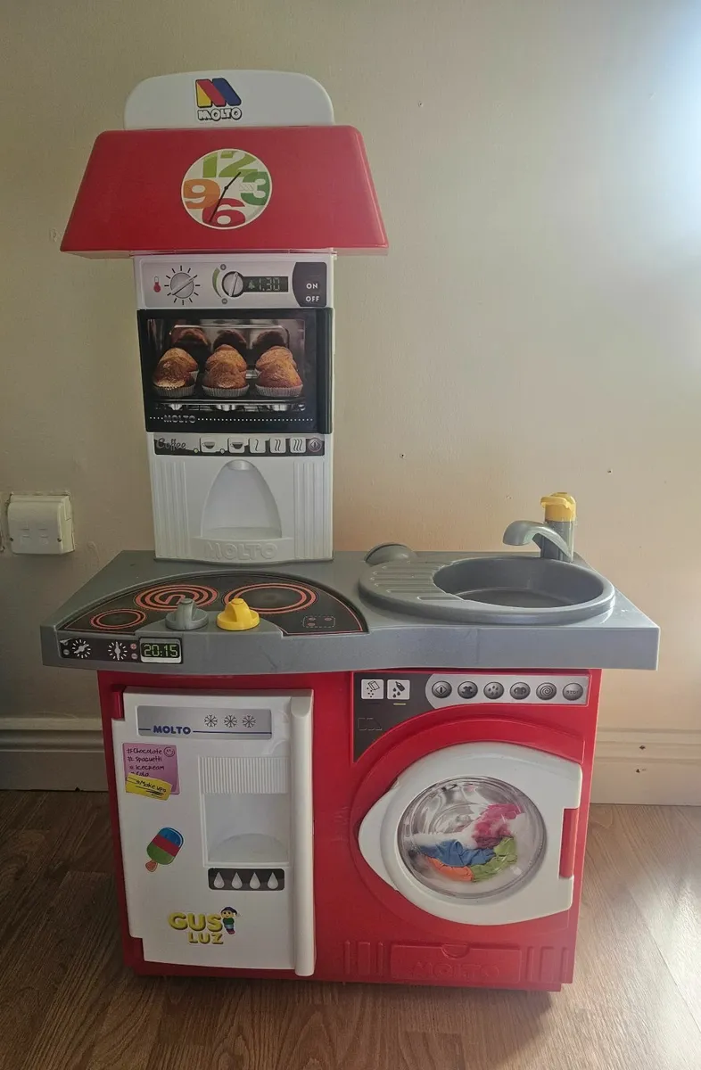 Play Kitchen and Vteach first steps walker - Image 1
