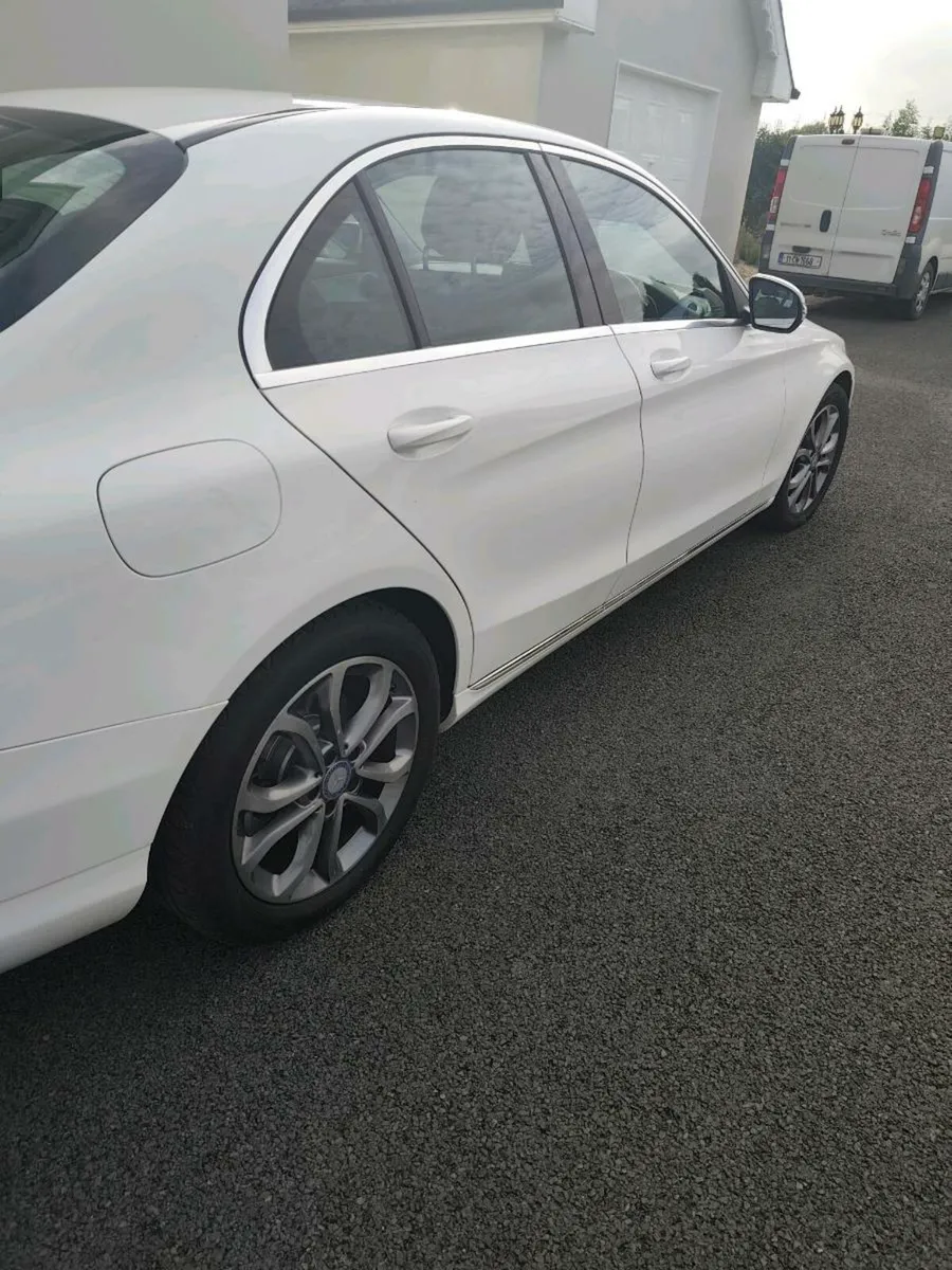 Mercedes 200d low Kms auto diesel - Image 3