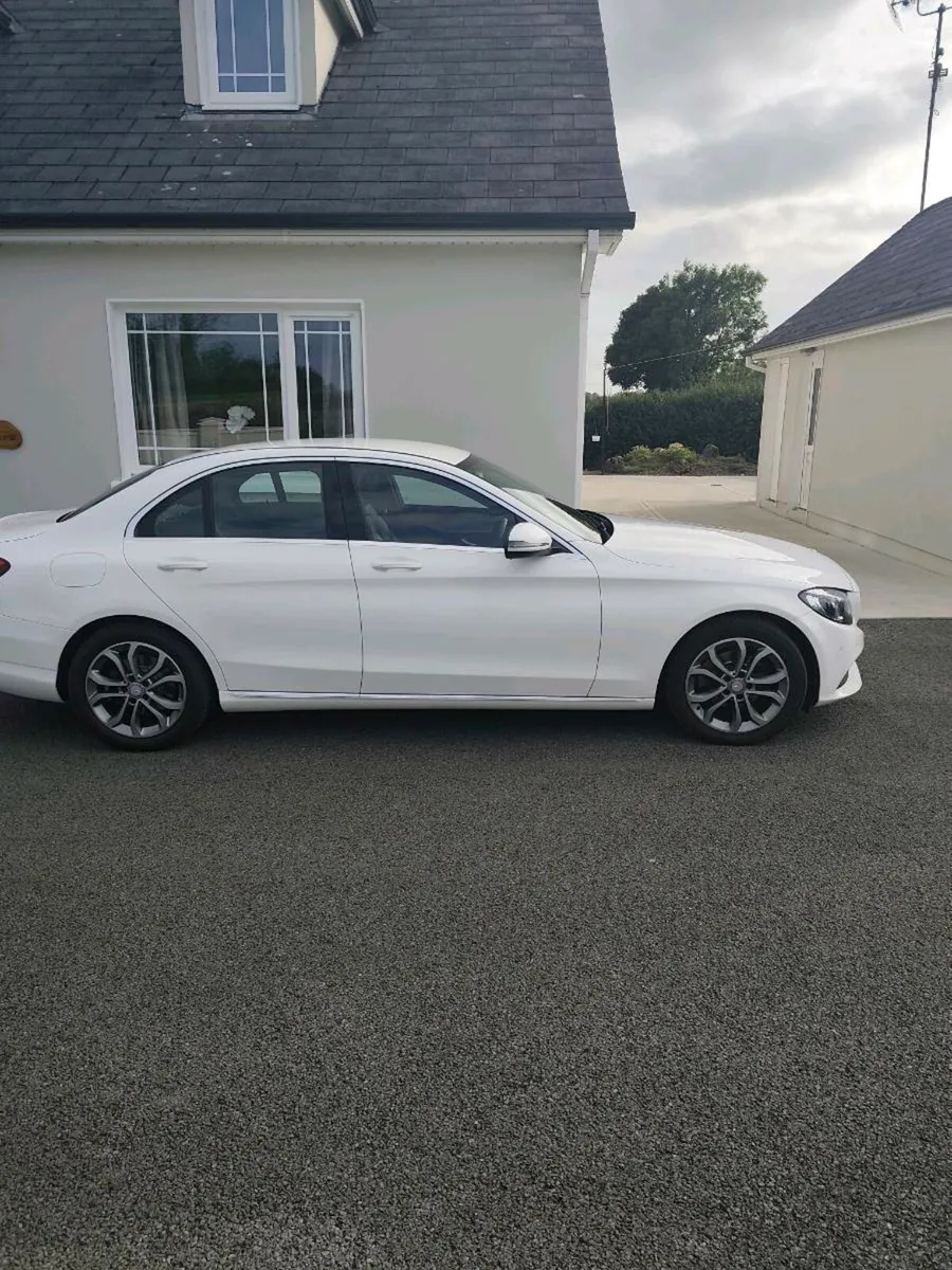 Mercedes 200d low Kms auto diesel - Image 1