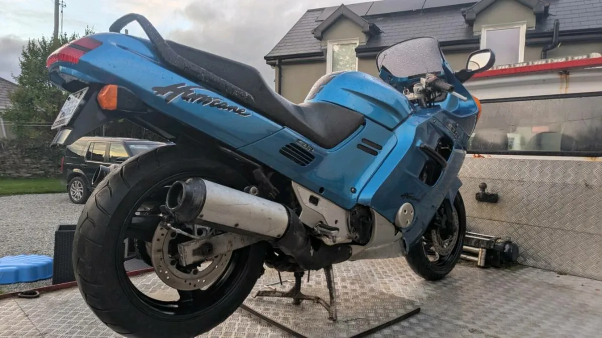 Honda CBR1000F Vintage - Image 4