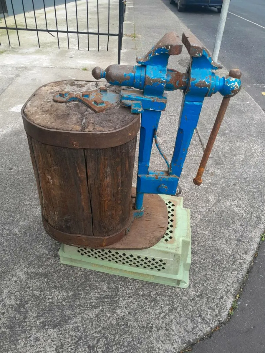 Blacksmiths leg vice - Image 1
