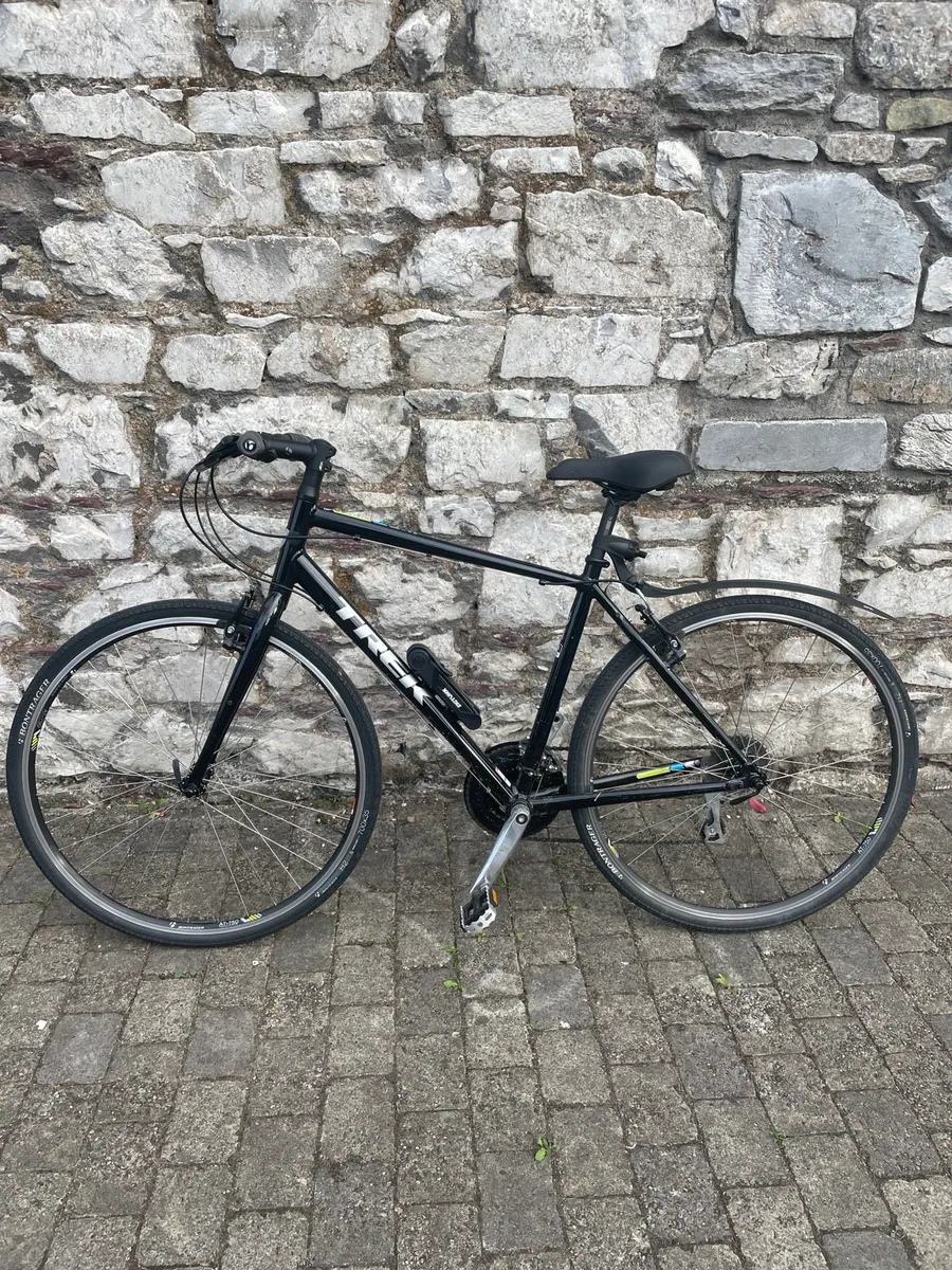 - Trek FX 7.2 Hybrid - - Image 1