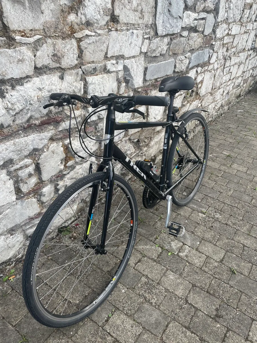 - Trek FX 7.2 Hybrid - - Image 2