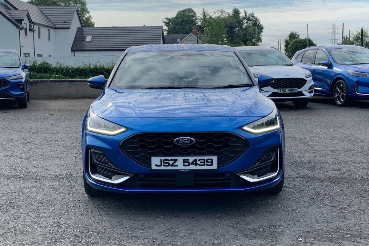 Ford Focus 1.0t 155PS St-line Vignale in Desert I - Image 4