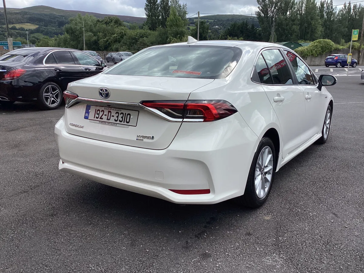 Toyota Corolla ** HYBRID * CAMERA - Image 4