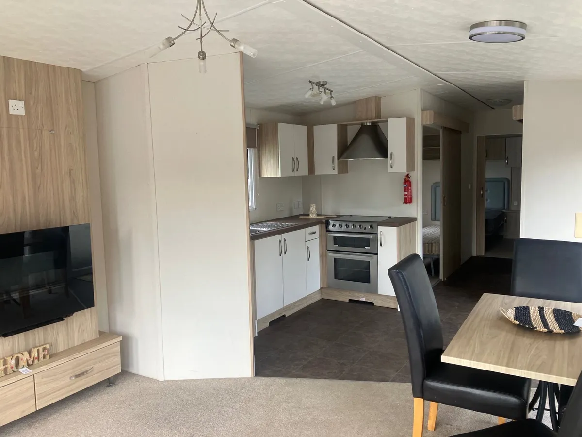 TOTALLY OPEN PLAN. BEAUTIFUL AND MODERN - Image 3