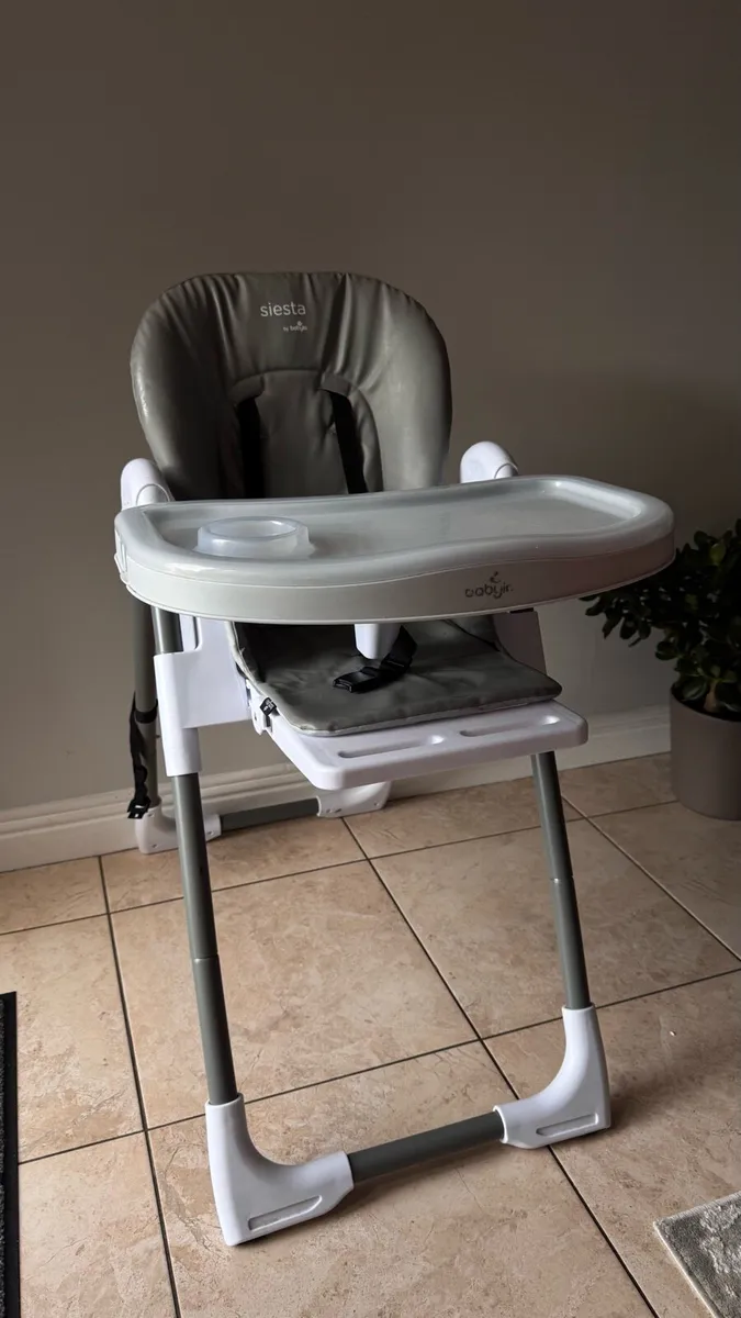 Baby highchair - Image 1