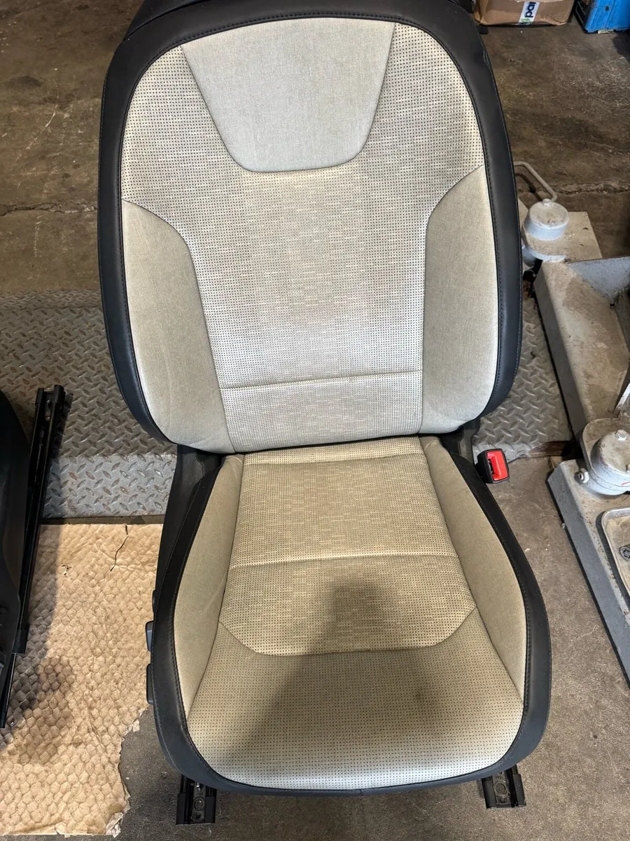 222 kia niro 2 front seats - Image 2