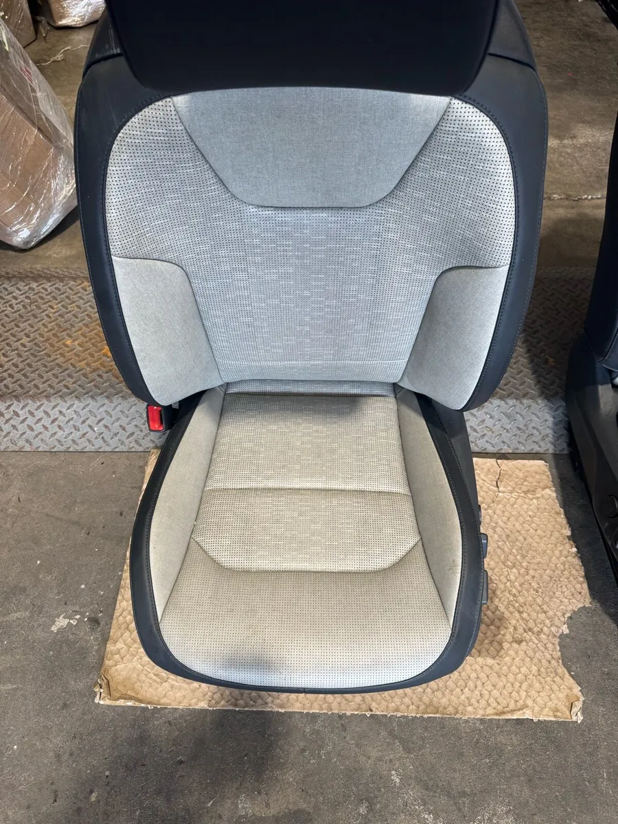 222 kia niro 2 front seats - Image 3