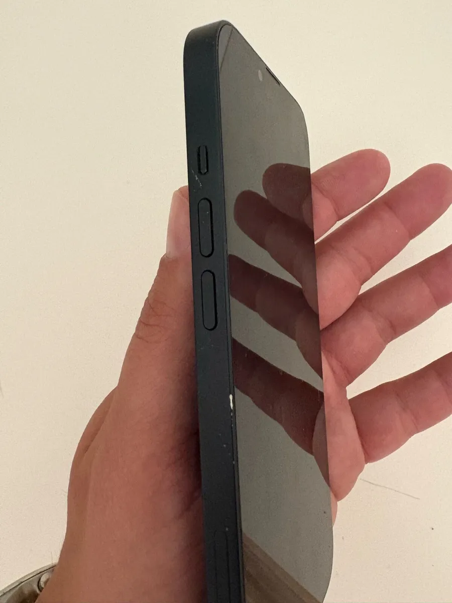 iPhone 13 - Image 4