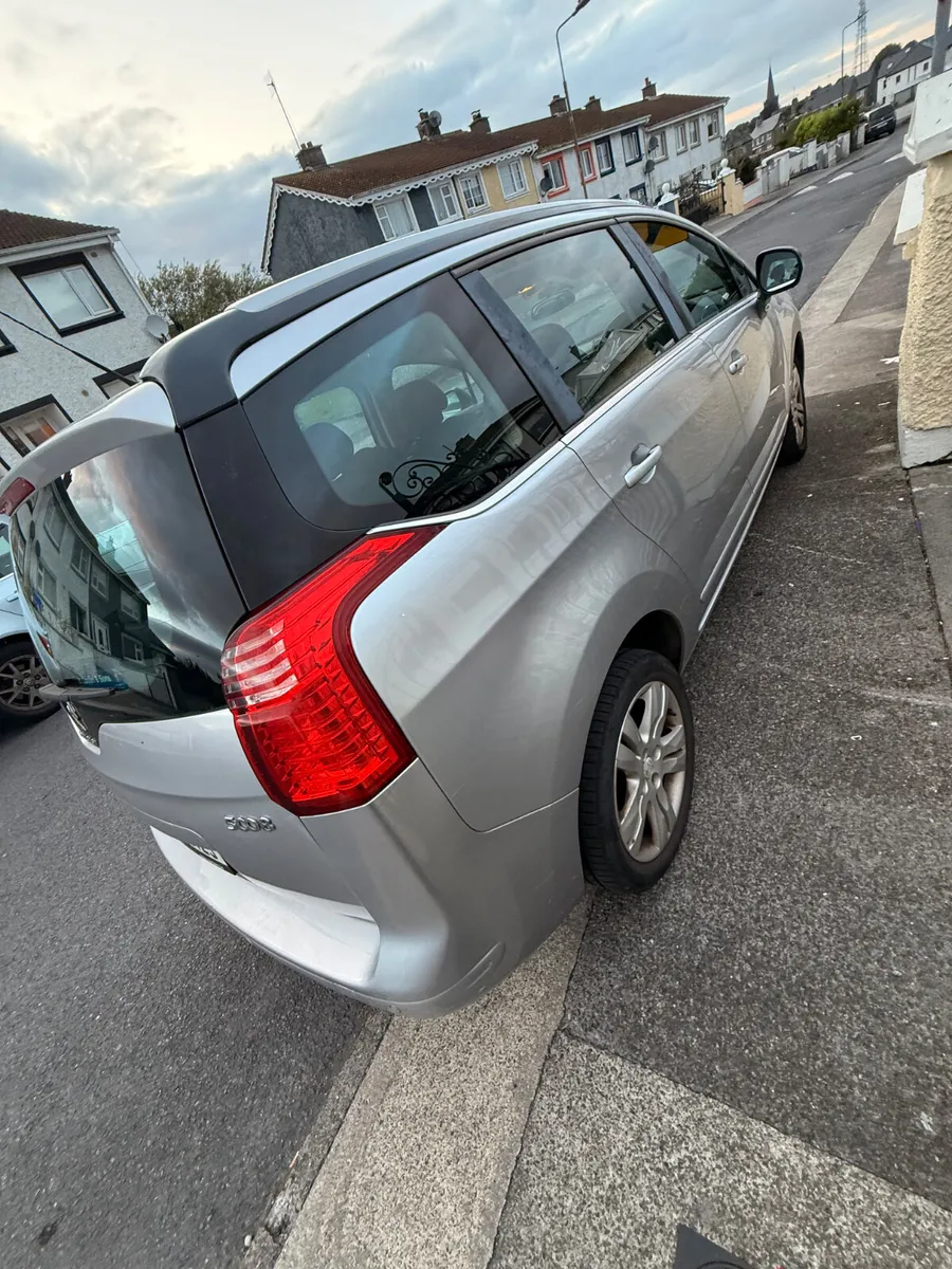 Peugeot 5008 2015 - Image 4