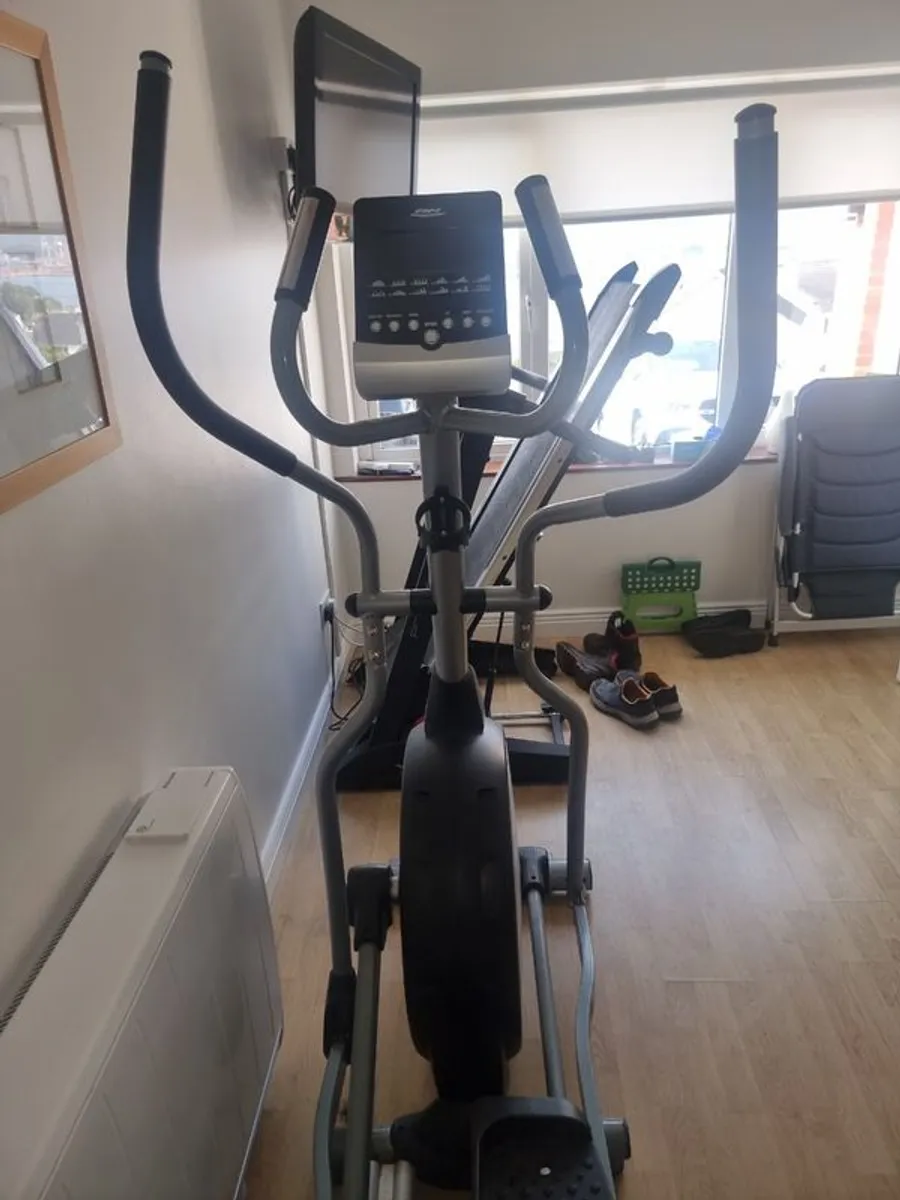 BH Fitness Bladez Elliptical Crosstrainer - Image 2