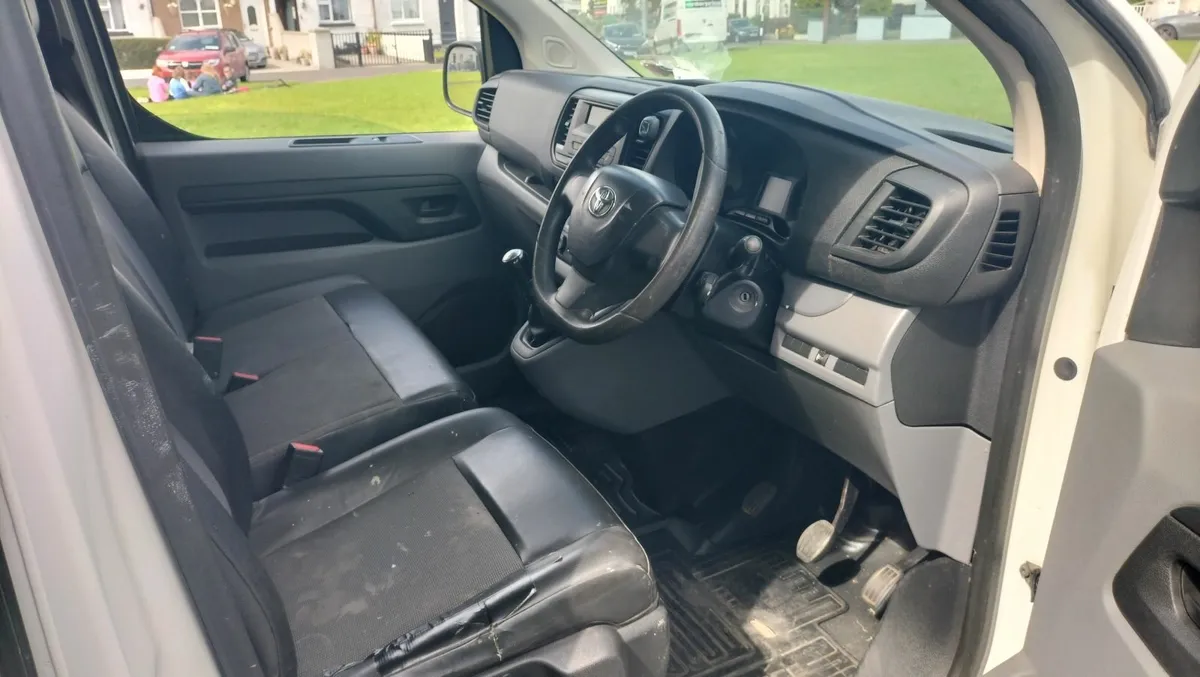 17 Toyota Proace New Doe - Image 2