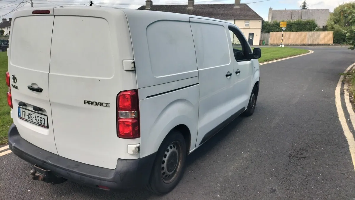 17 Toyota Proace New Doe - Image 4
