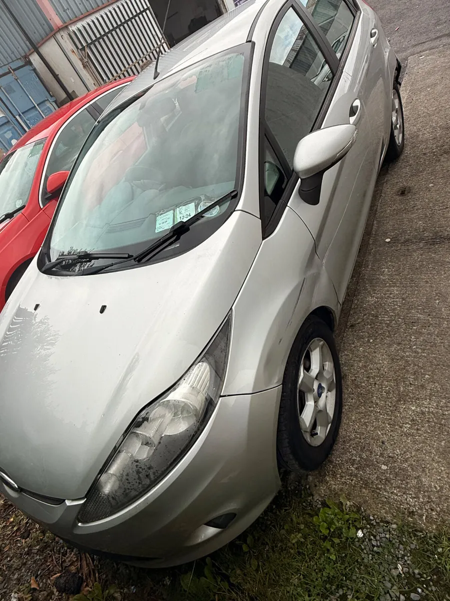 Ford Fiesta 2011 - Image 2