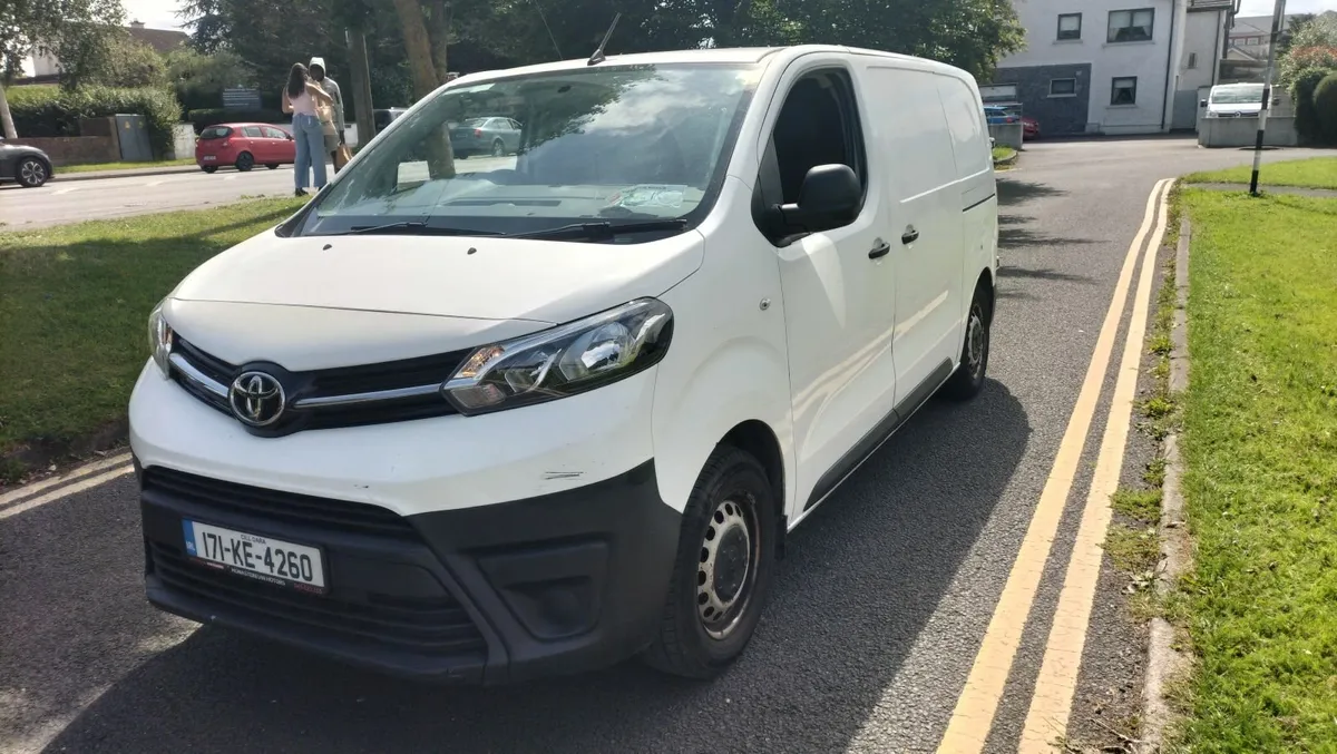 17 Toyota Proace New Doe - Image 1