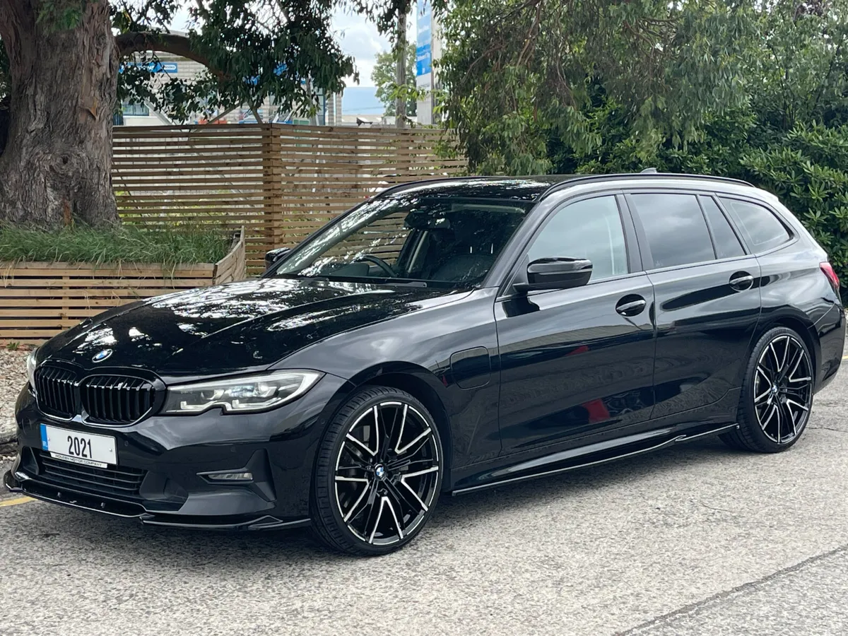 2021 BMW 3-Series..full service history - Image 4