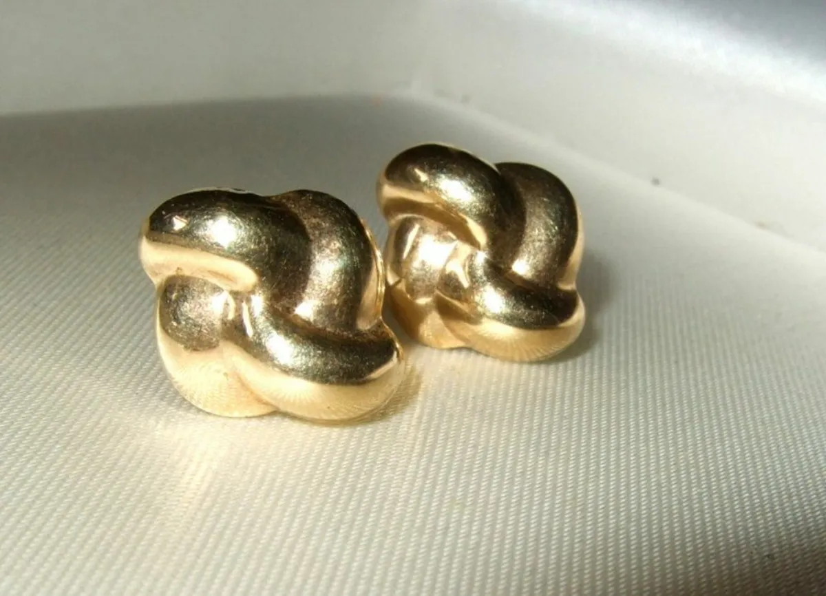 Vintage 9ct Gold Chunky Knot Earrings - Image 2